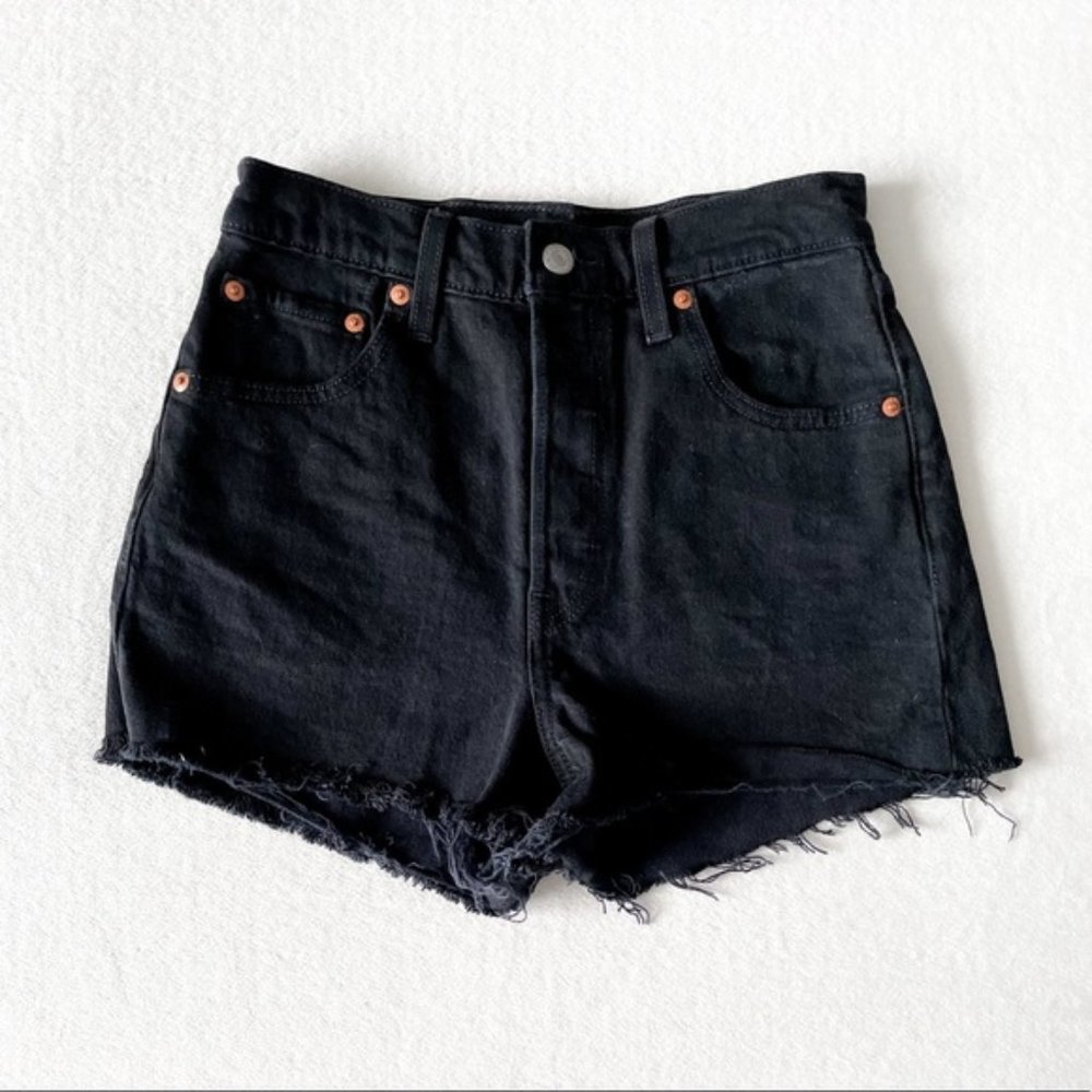 Levi’s Ribcage Short - Picture 3 of 10